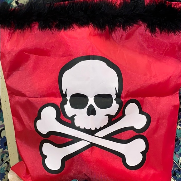 Skull and Crossbones💗 Feathery Tote☠️💗 - Picture 2 of 3
